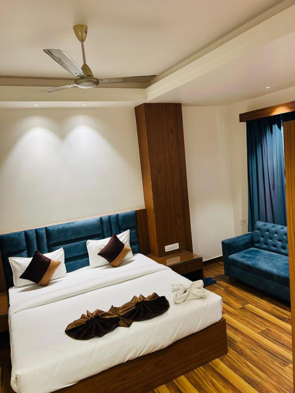 Hotel Swarn Bhoomi Kanpur Zewnętrze zdjęcie