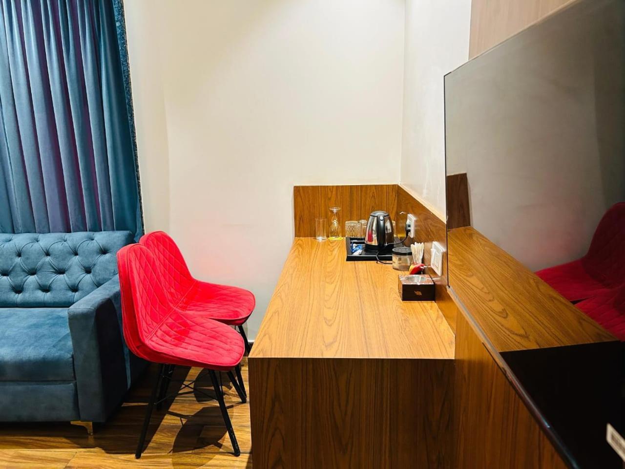 Hotel Swarn Bhoomi Kanpur Zewnętrze zdjęcie