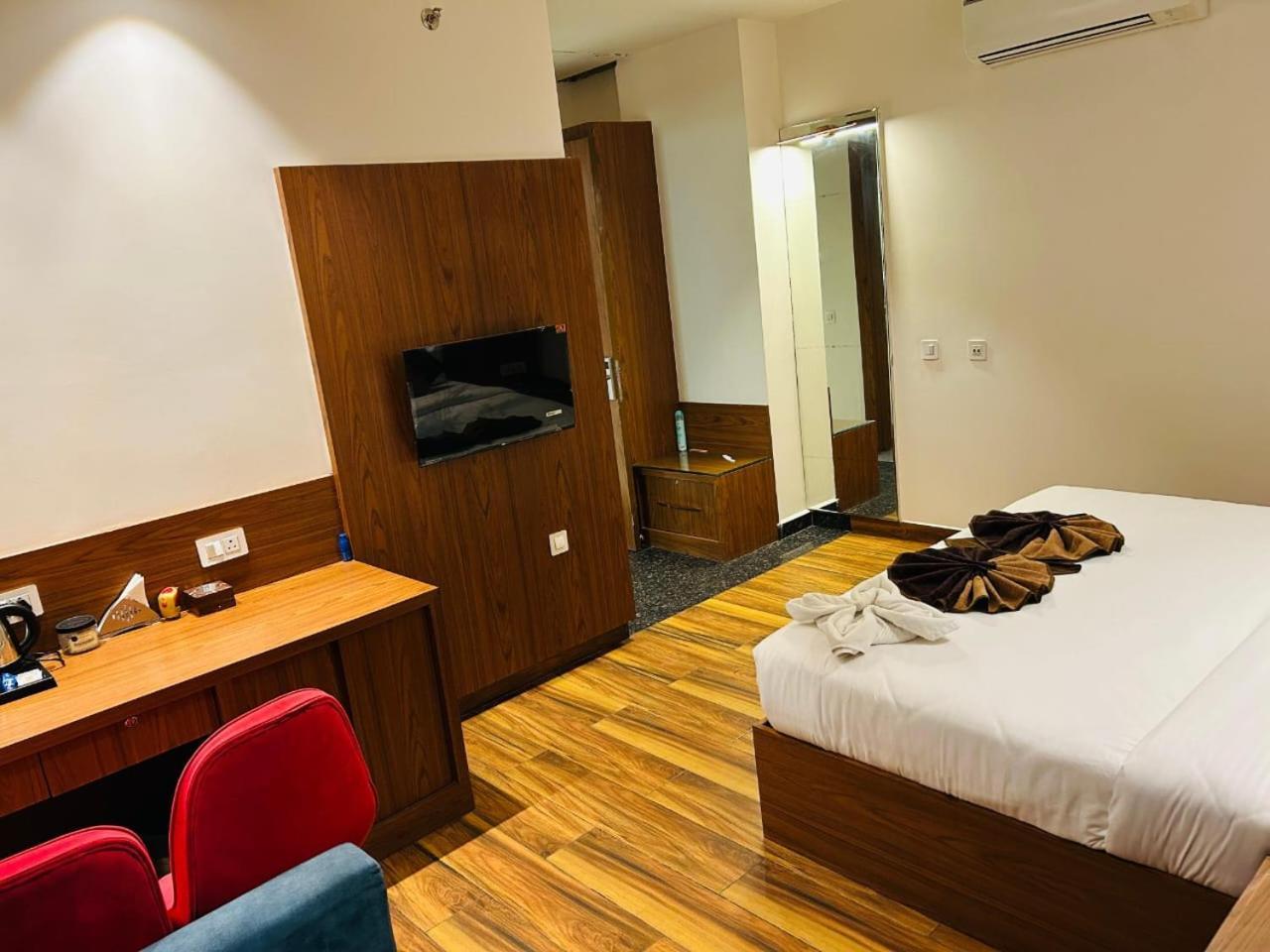 Hotel Swarn Bhoomi Kanpur Zewnętrze zdjęcie